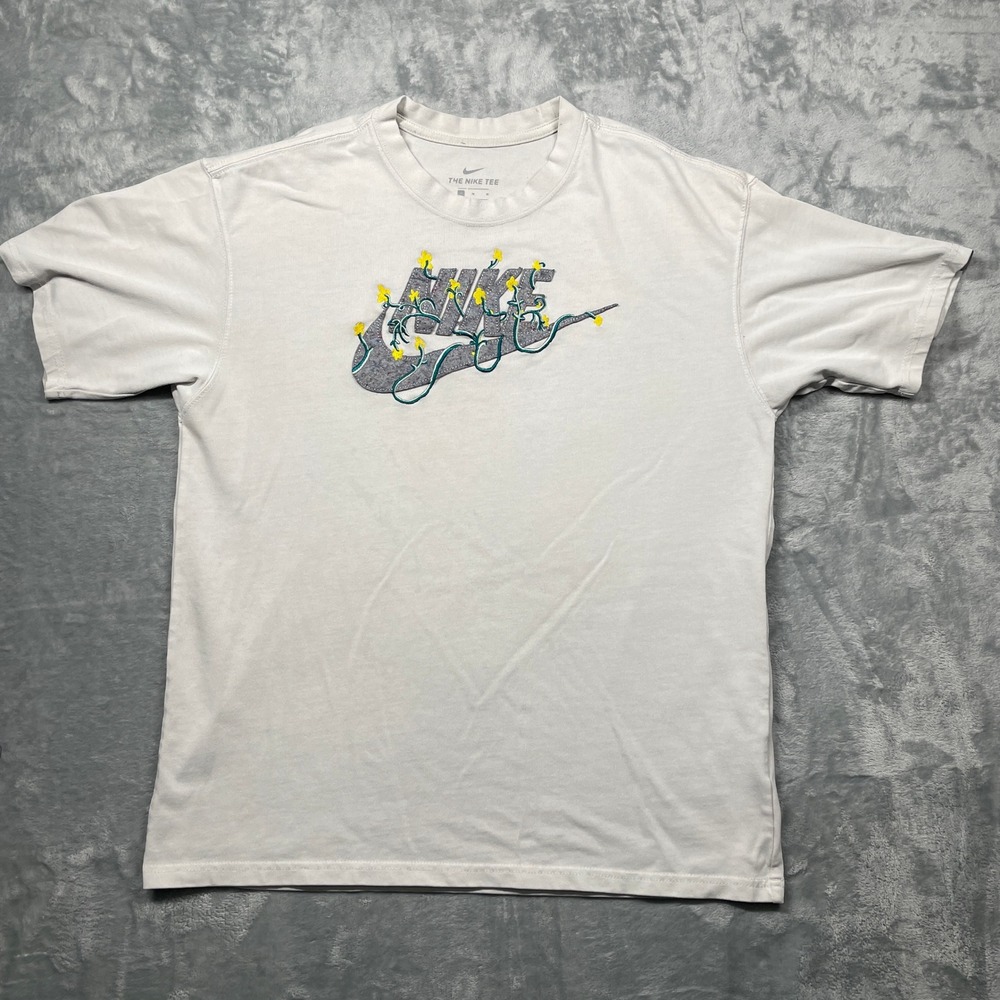 Nike Sportswear Futera‎ Floral Felt Embroidered Floral Tee Shirt Short Sleeve M